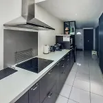 Holiday home 4 Bedroom Amazing In Paimboeuf