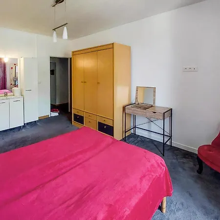 4 Bedroom Amazing In Holiday home Paimboeuf