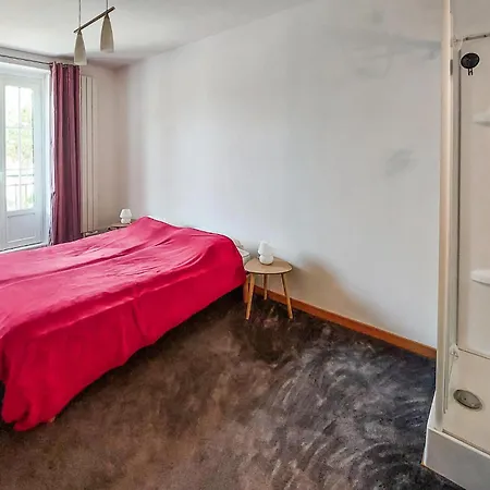 度假居 4 Bedroom Awesome In *