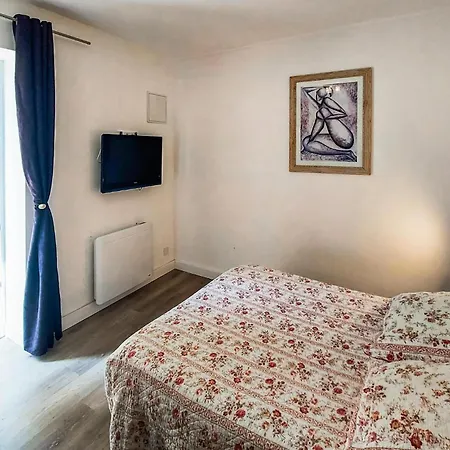 4 Bedroom Amazing In *