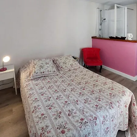 4 Bedroom Amazing In Saint-Paimboeuf