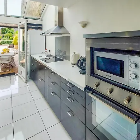 4 Bedroom Amazing In *