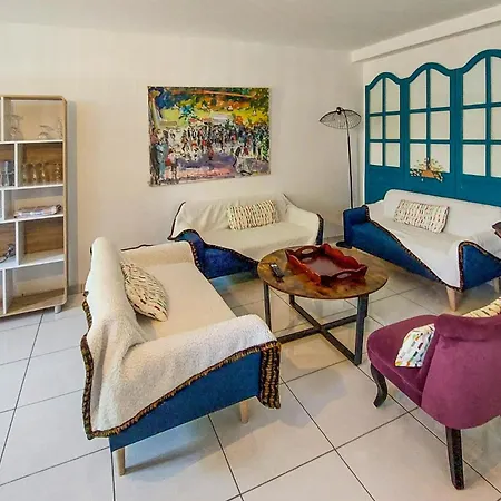 4 Bedroom Amazing In Casa vacanze Saint-Paimboeuf