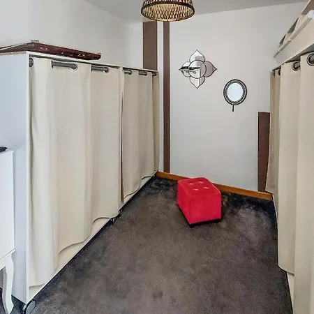 Дом отдыха 4 Bedroom Awesome In Paimboeuf