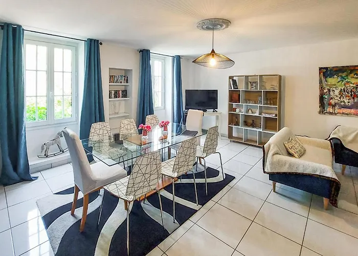 4 Bedroom Awesome In Saint-Paimboeuf