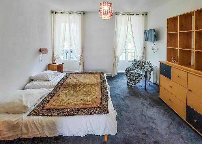 4 Bedroom Awesome In Saint-Paimboeuf