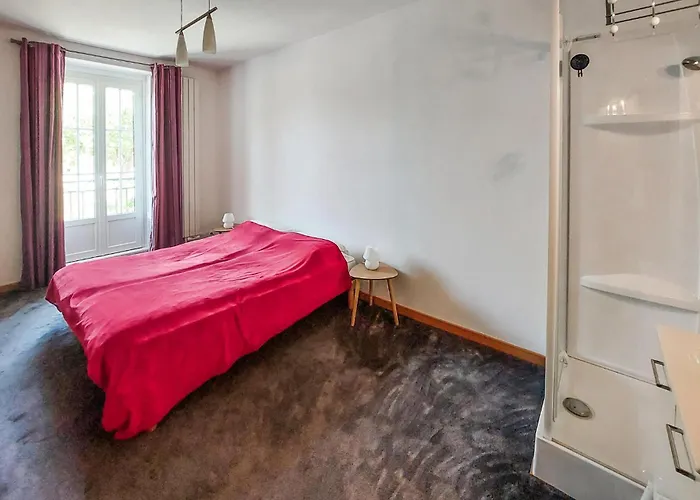 Сasa de vacaciones 4 Bedroom Awesome In *