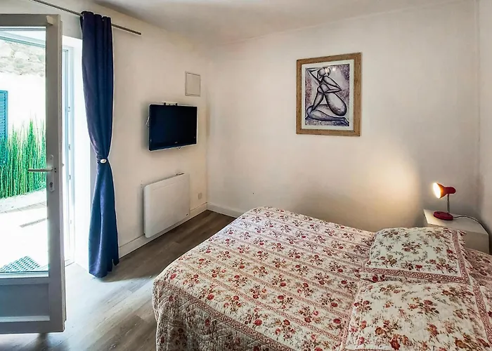 4 Bedroom Awesome In *