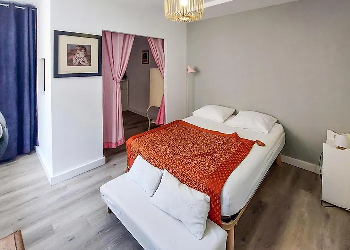 Сasa de vacaciones 4 Bedroom Awesome In *