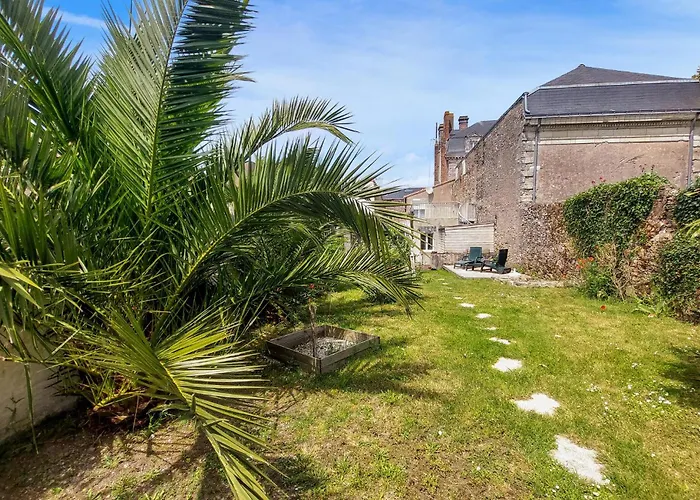 4 Bedroom Awesome In Сasa de vacaciones Saint-Paimboeuf