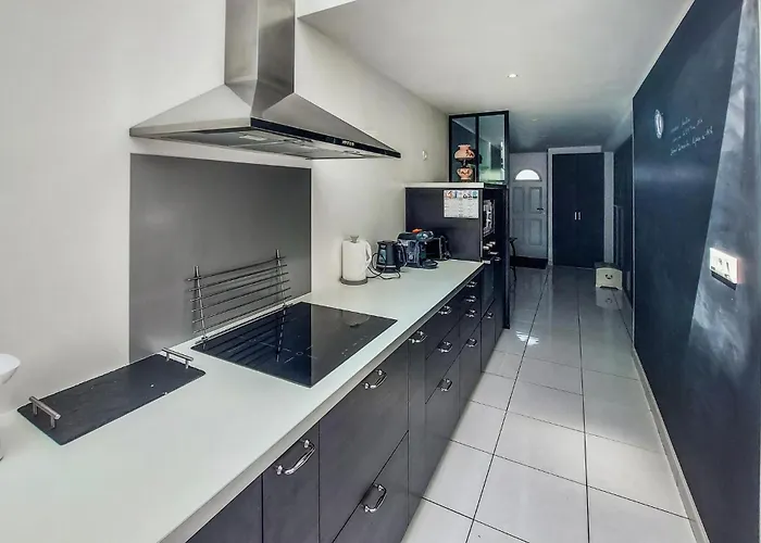 Сasa de vacaciones 4 Bedroom Awesome In Saint-Paimboeuf