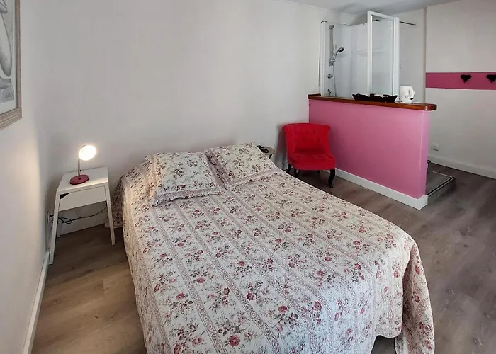 4 Bedroom Awesome In Saint-Paimboeuf