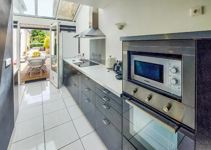 4 Bedroom Awesome In *