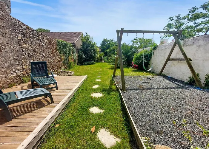 Сasa de vacaciones 4 Bedroom Awesome In