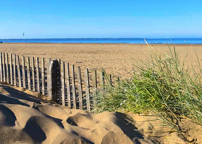 Сasa de vacaciones 4 Bedroom Awesome In *