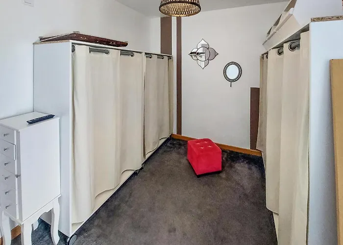 Сasa de vacaciones 4 Bedroom Awesome In Saint-Paimboeuf