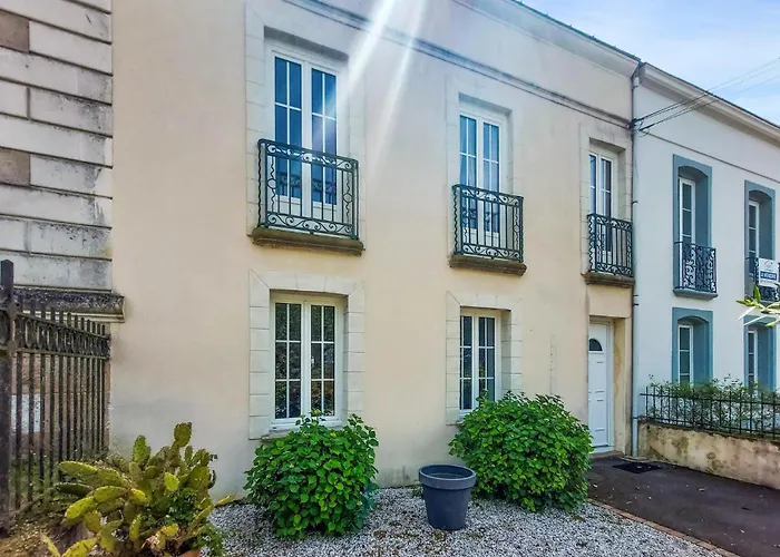 Сasa de vacaciones 4 Bedroom Awesome In *